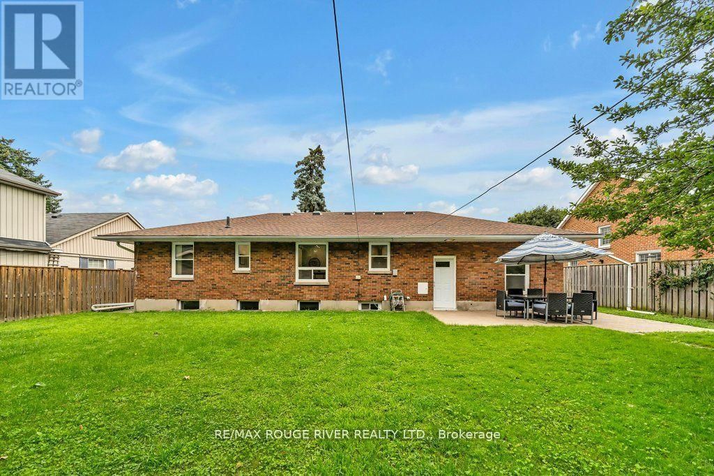 786 MARY STREET NORTH Image 38