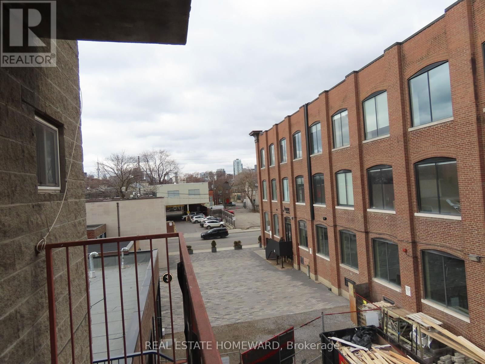 4 - 996 QUEEN STREET EAST Image 8