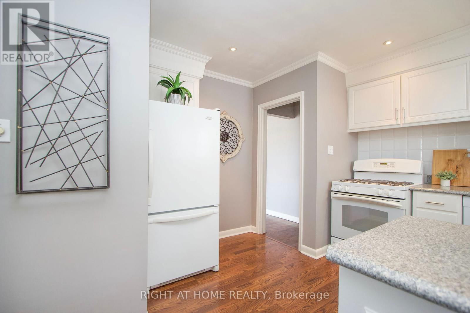 485 FAIRLEIGH AVENUE Image 13