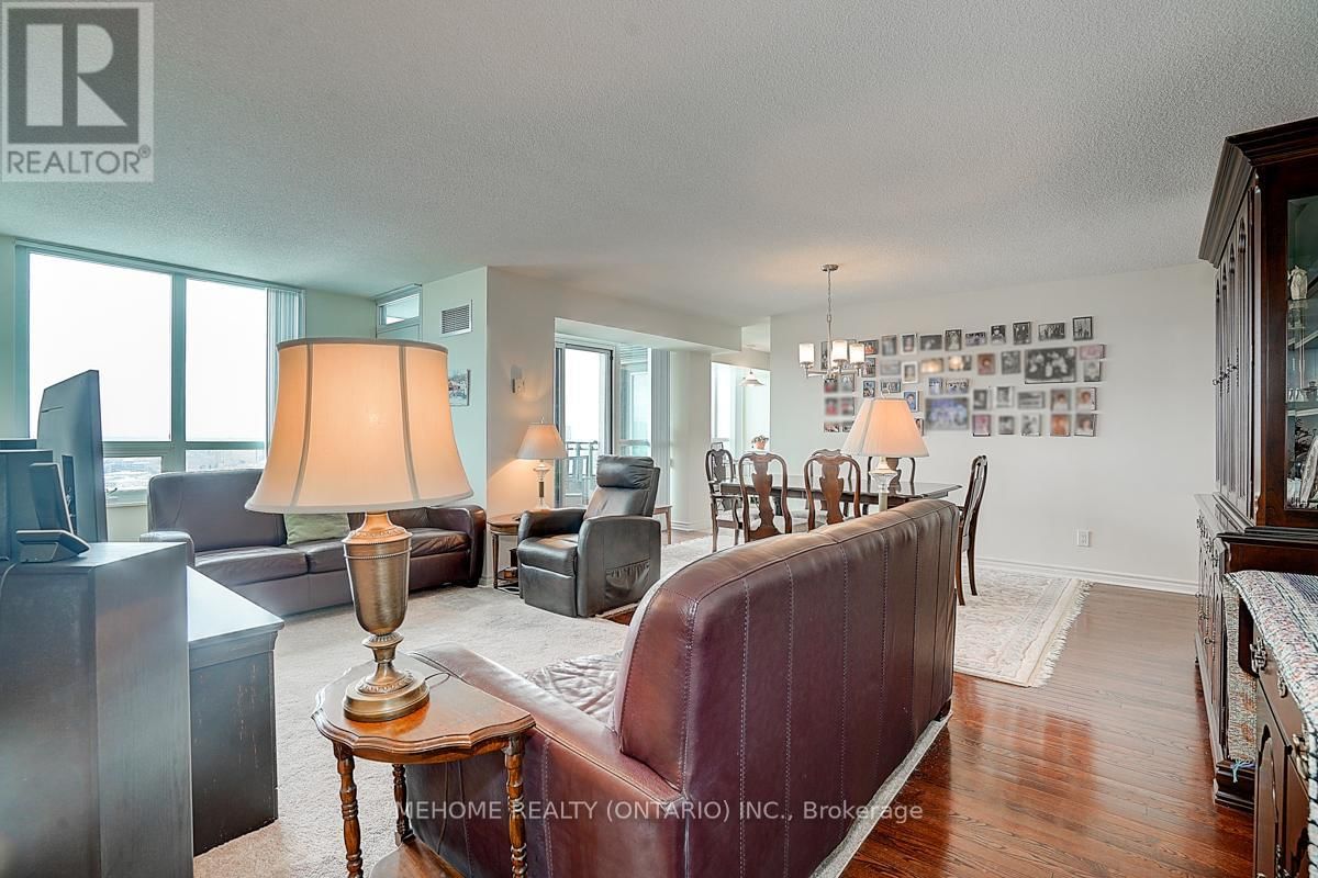 2906 - 88 GRANGEWAY AVENUE Image 13