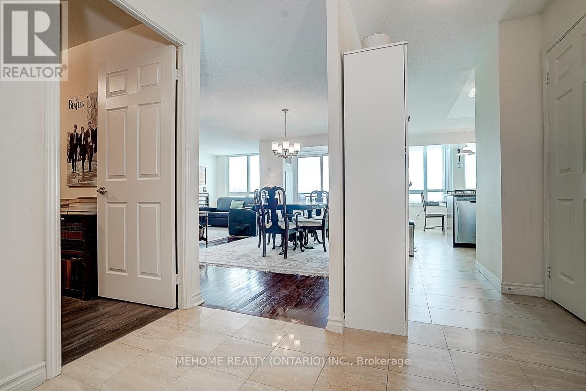 2906 - 88 GRANGEWAY AVENUE Image 6