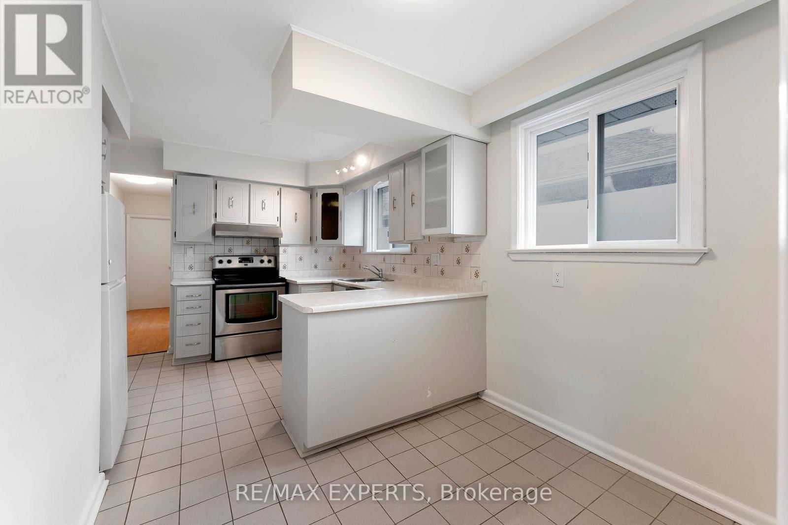 MAIN - 4 DEMPSTER STREET Image 8