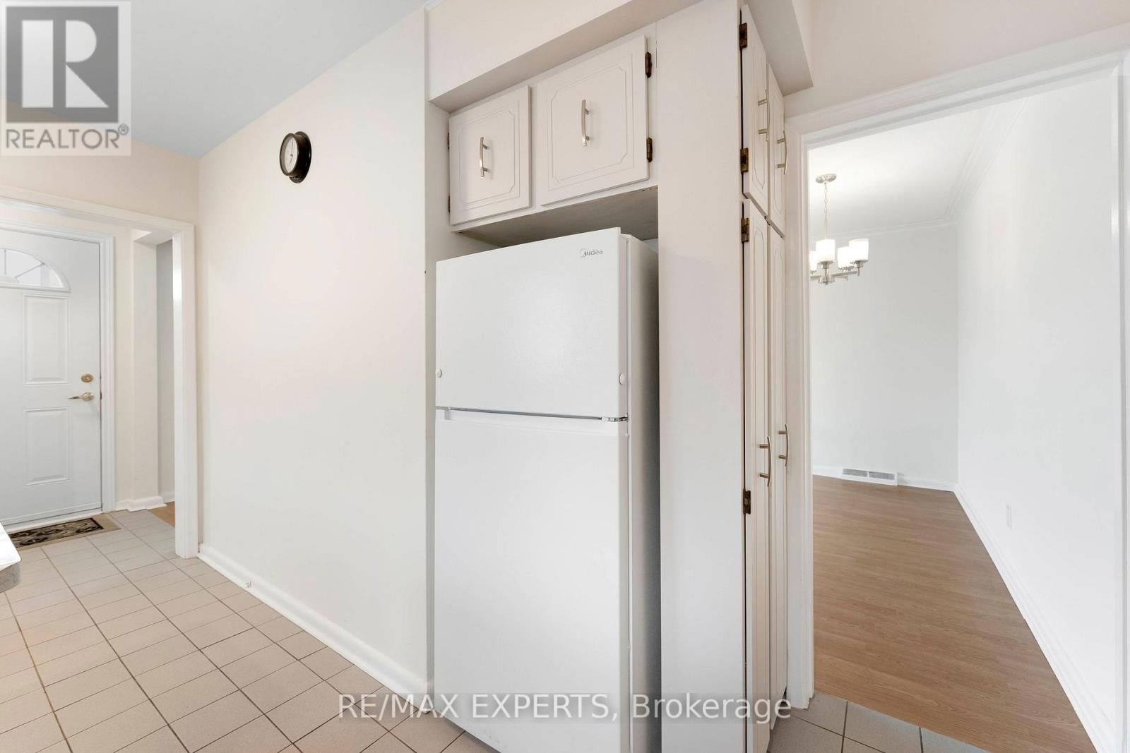 MAIN - 4 DEMPSTER STREET Image 9