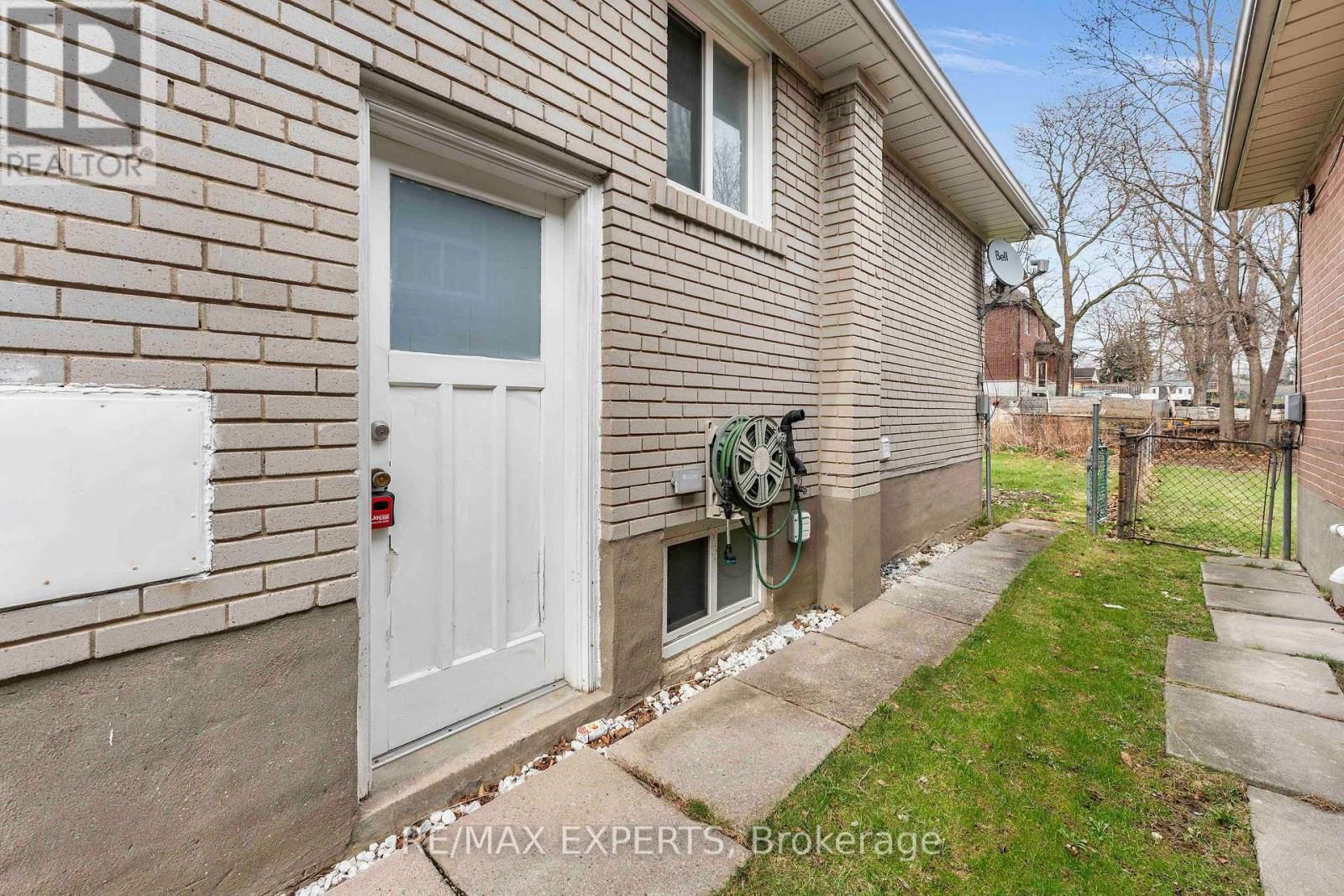 BSMT - 4 DEMPSTER STREET Image 15