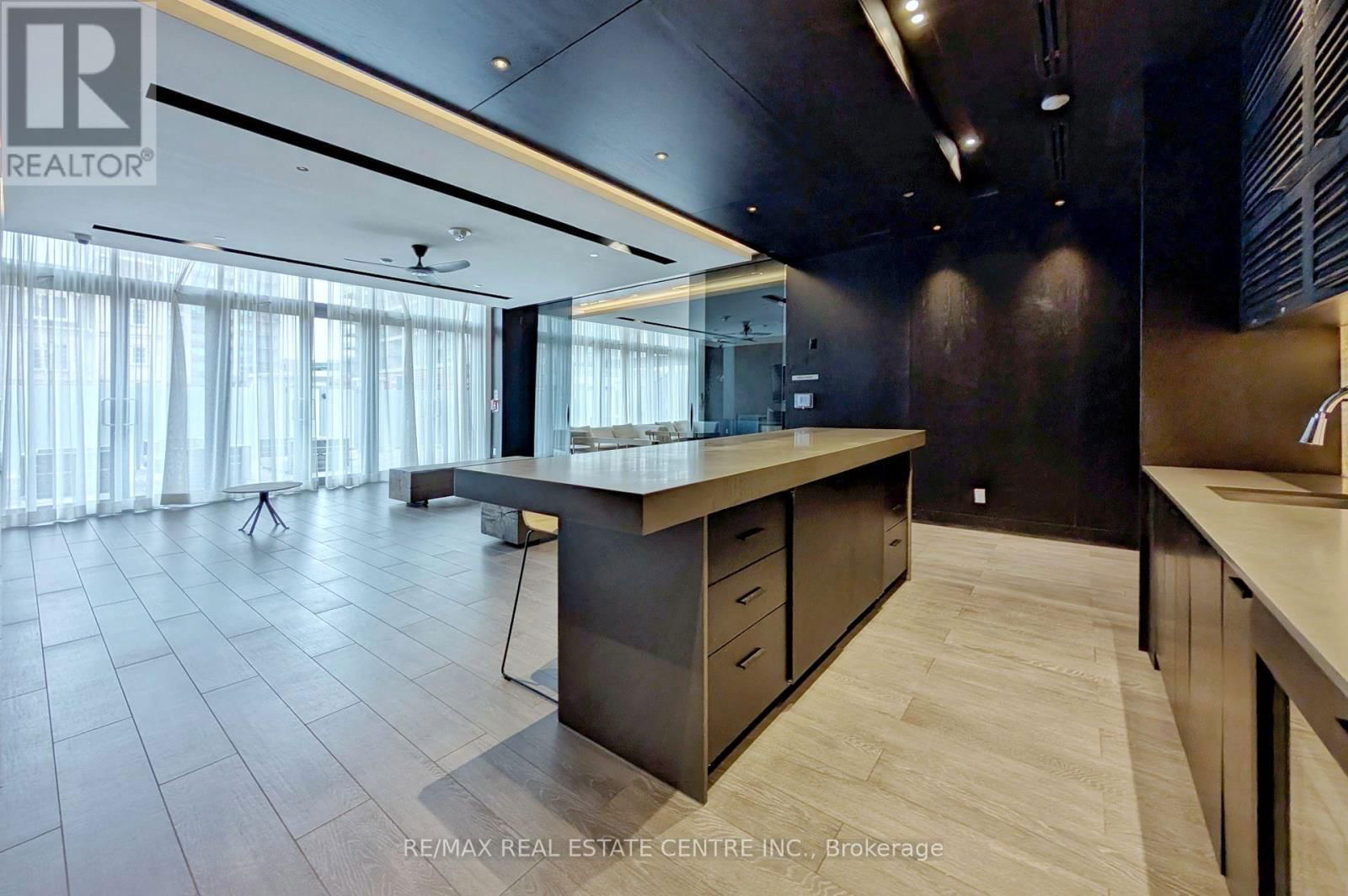 2010 - 1255 BAYLY STREET Image 17