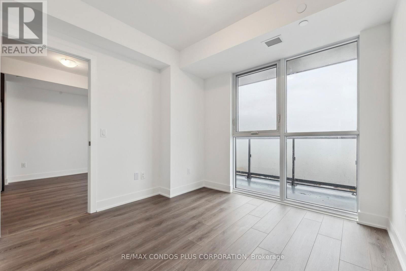 2404 - 2545 SIMCOE STREET NORTH Image 9