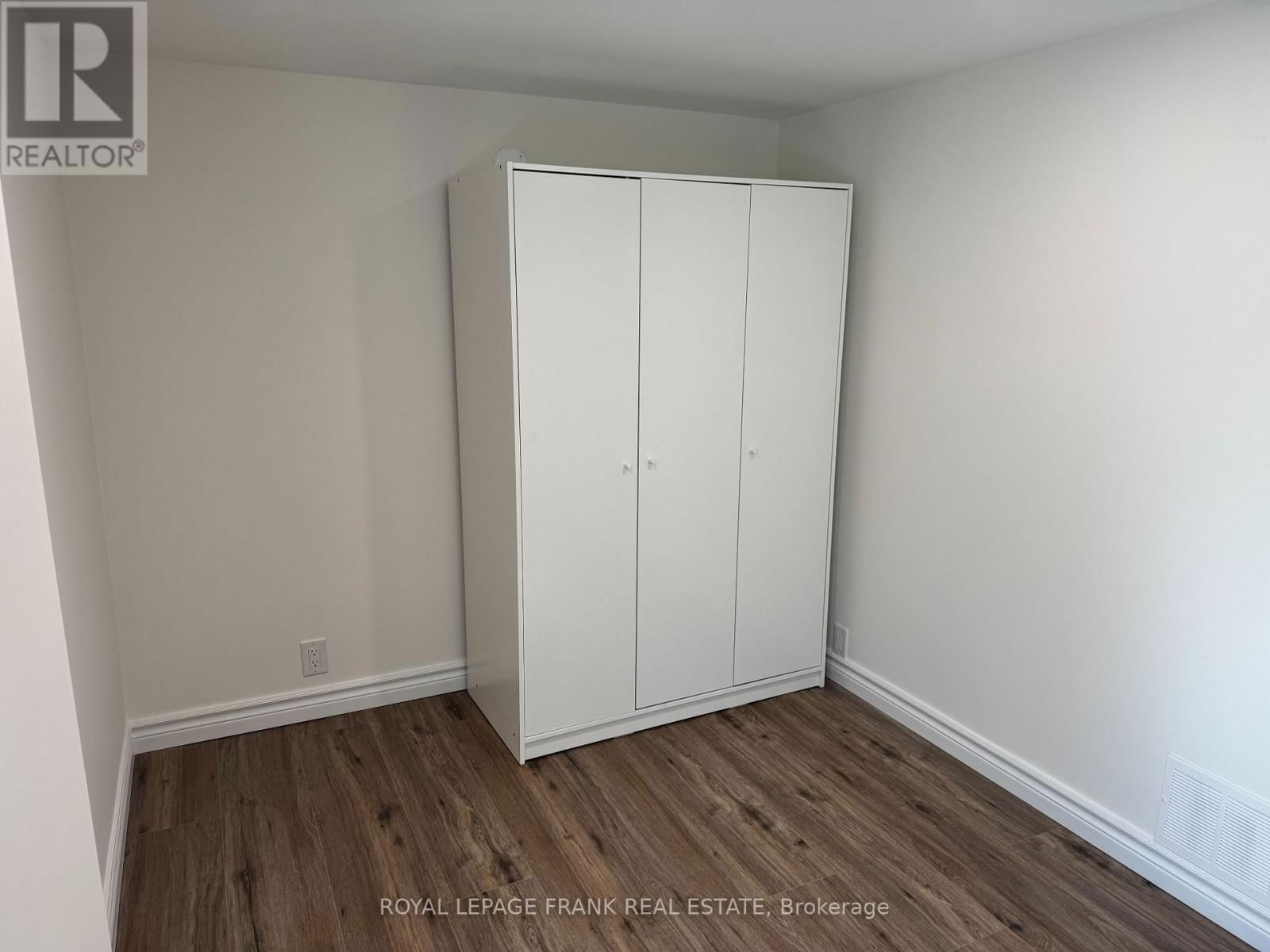 3 - 909 MASSON STREET Image 12