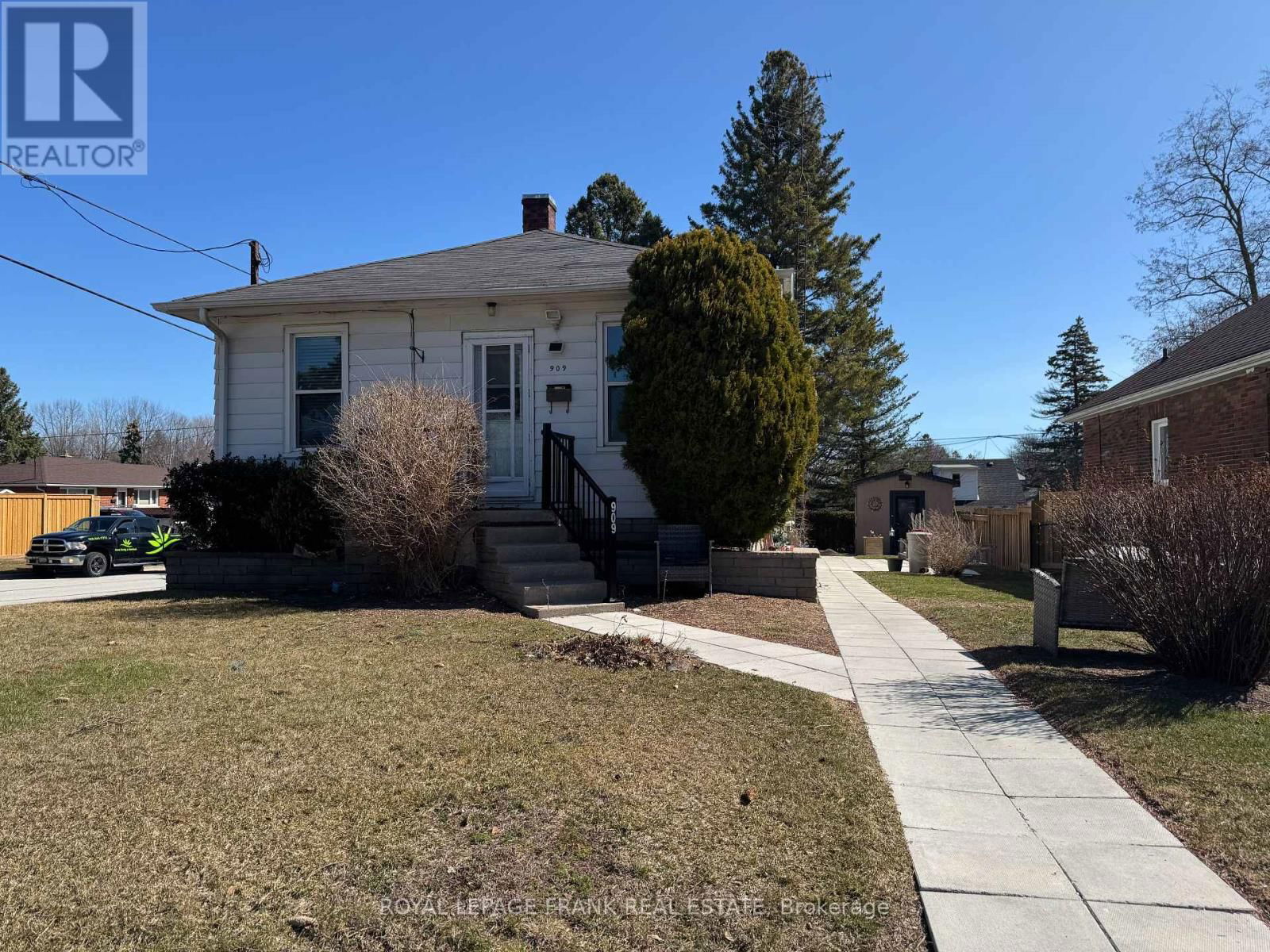 3 - 909 MASSON STREET Image 2