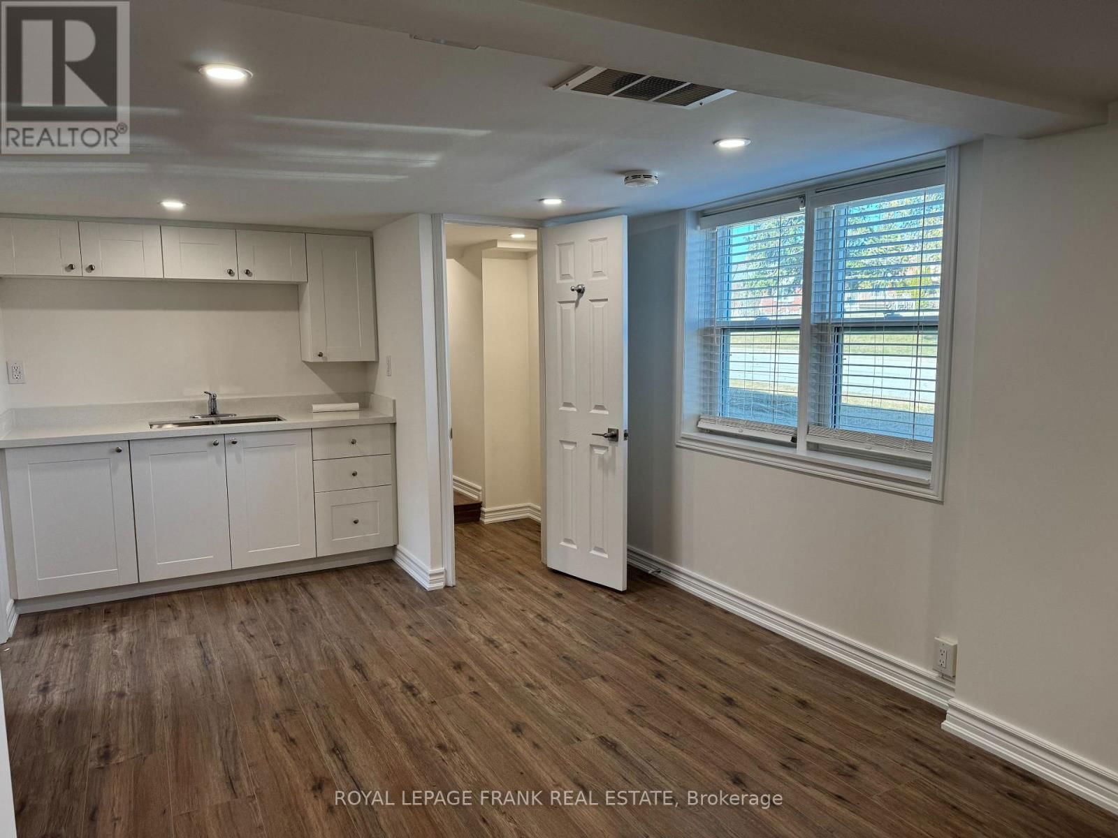 3 - 909 MASSON STREET Image 7