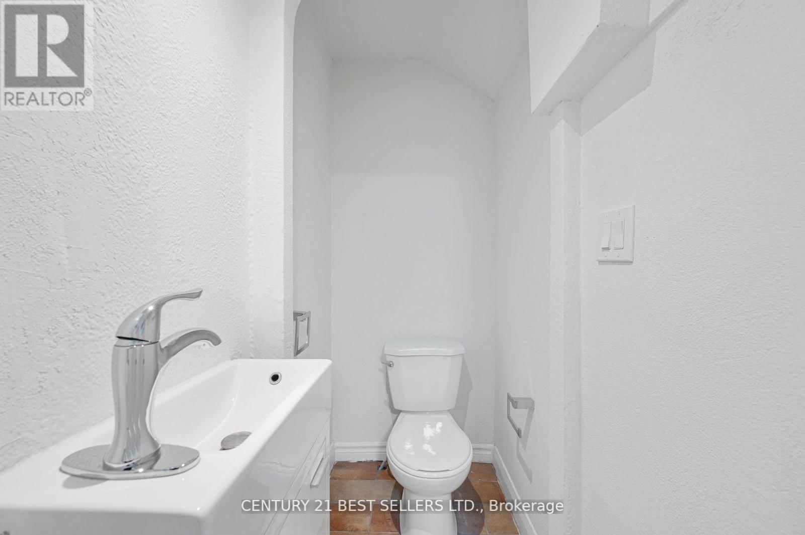51 HERTLE AVENUE Image 8