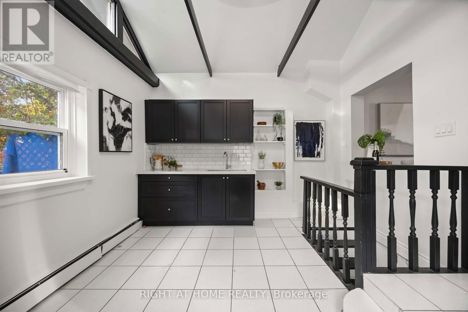 285 OLIVE AVENUE Image 17