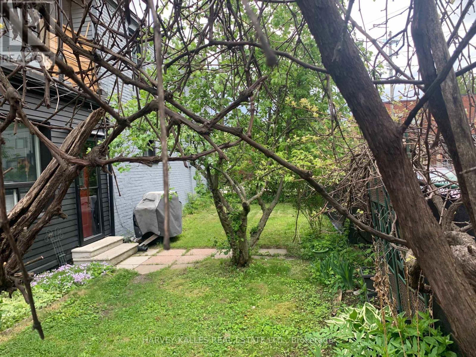 256 SAMMON AVENUE Image 23