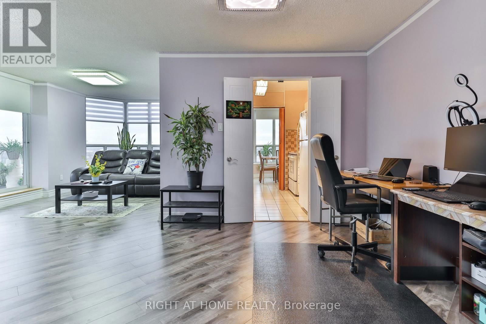 1609 - 410 MCLEVIN AVENUE Image 28
