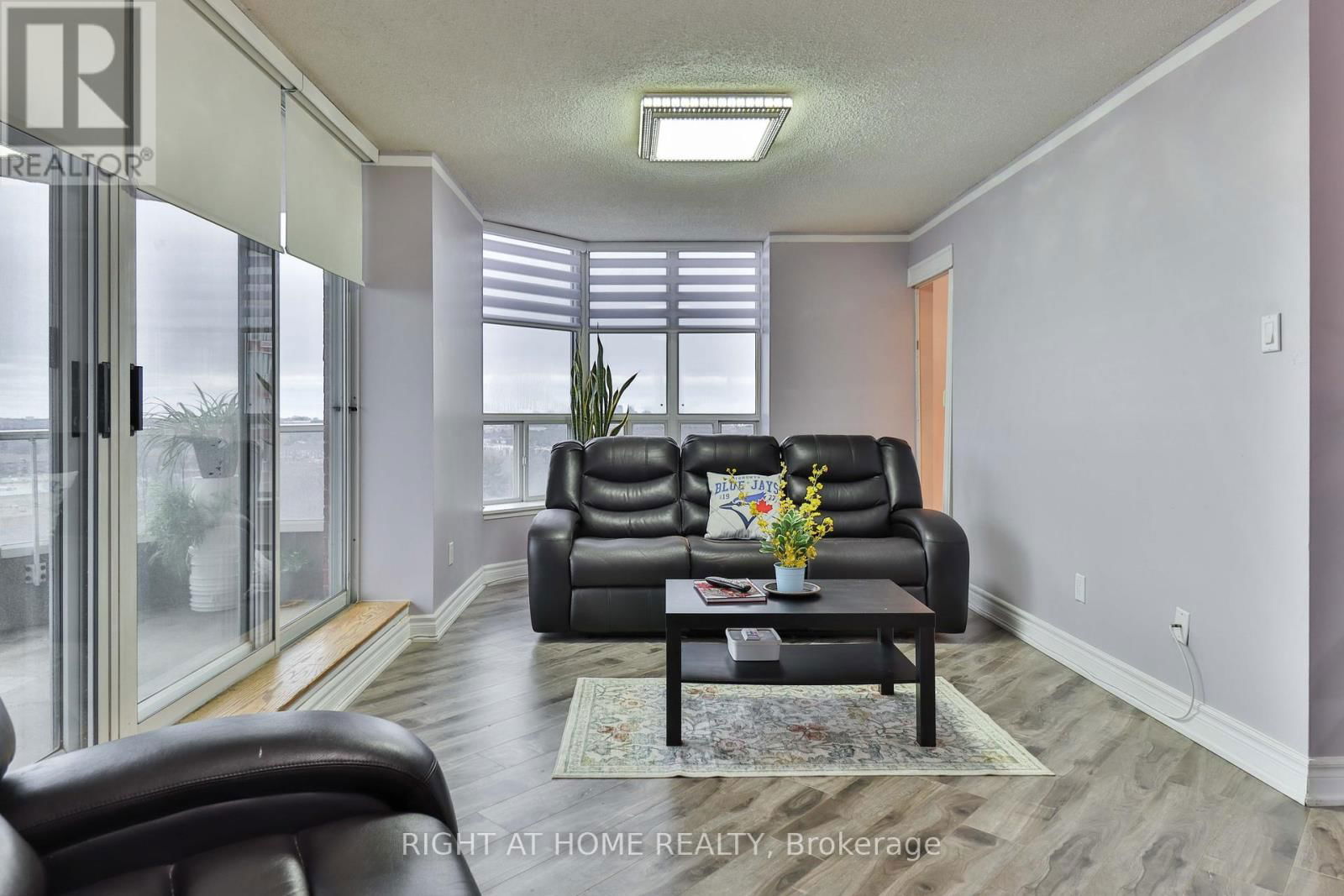 1609 - 410 MCLEVIN AVENUE Image 32