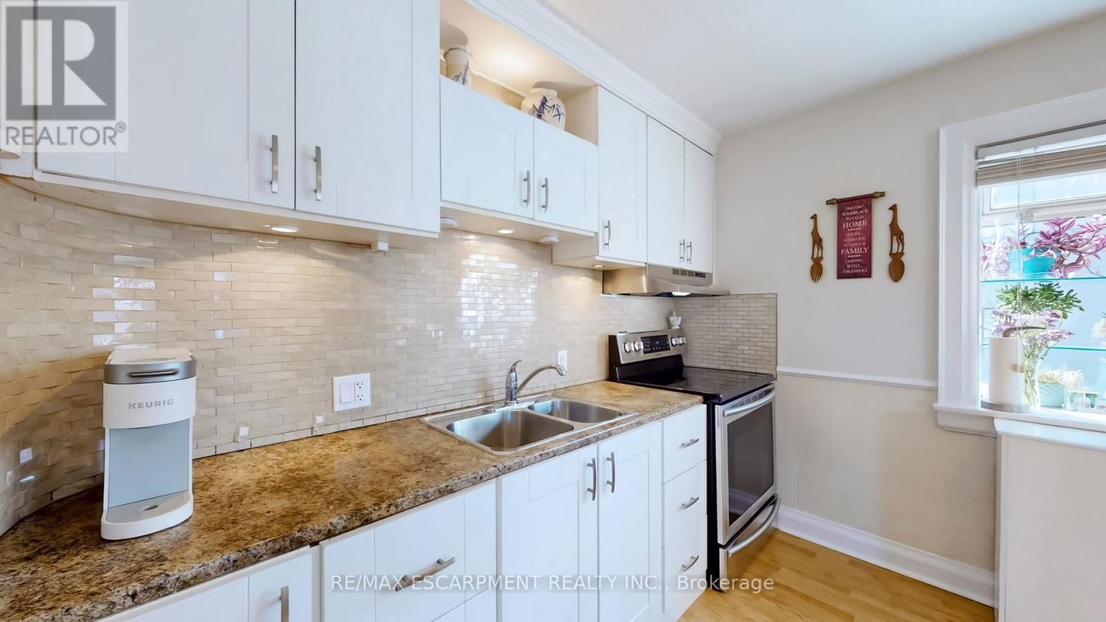 527 VICTORIA PARK AVENUE Image 11