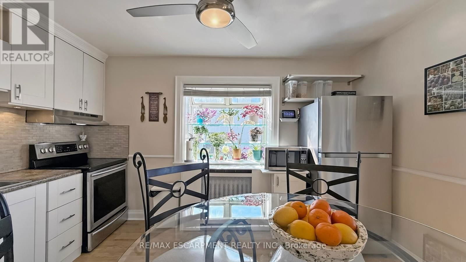 527 VICTORIA PARK AVENUE Image 12