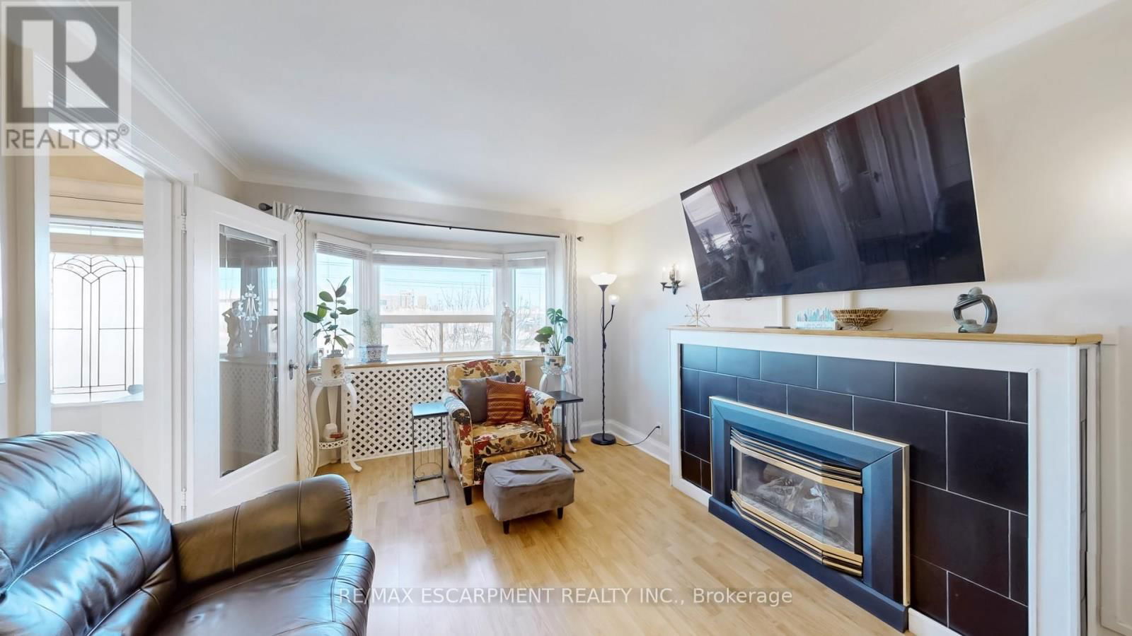 527 VICTORIA PARK AVENUE Image 14