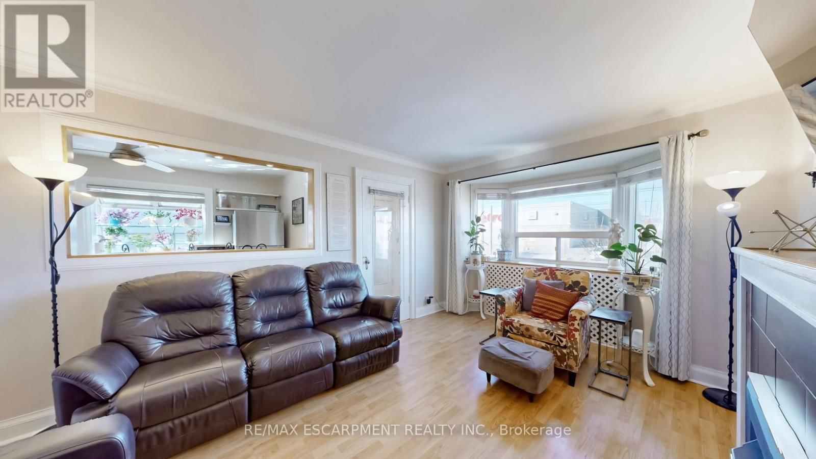 527 VICTORIA PARK AVENUE Image 16