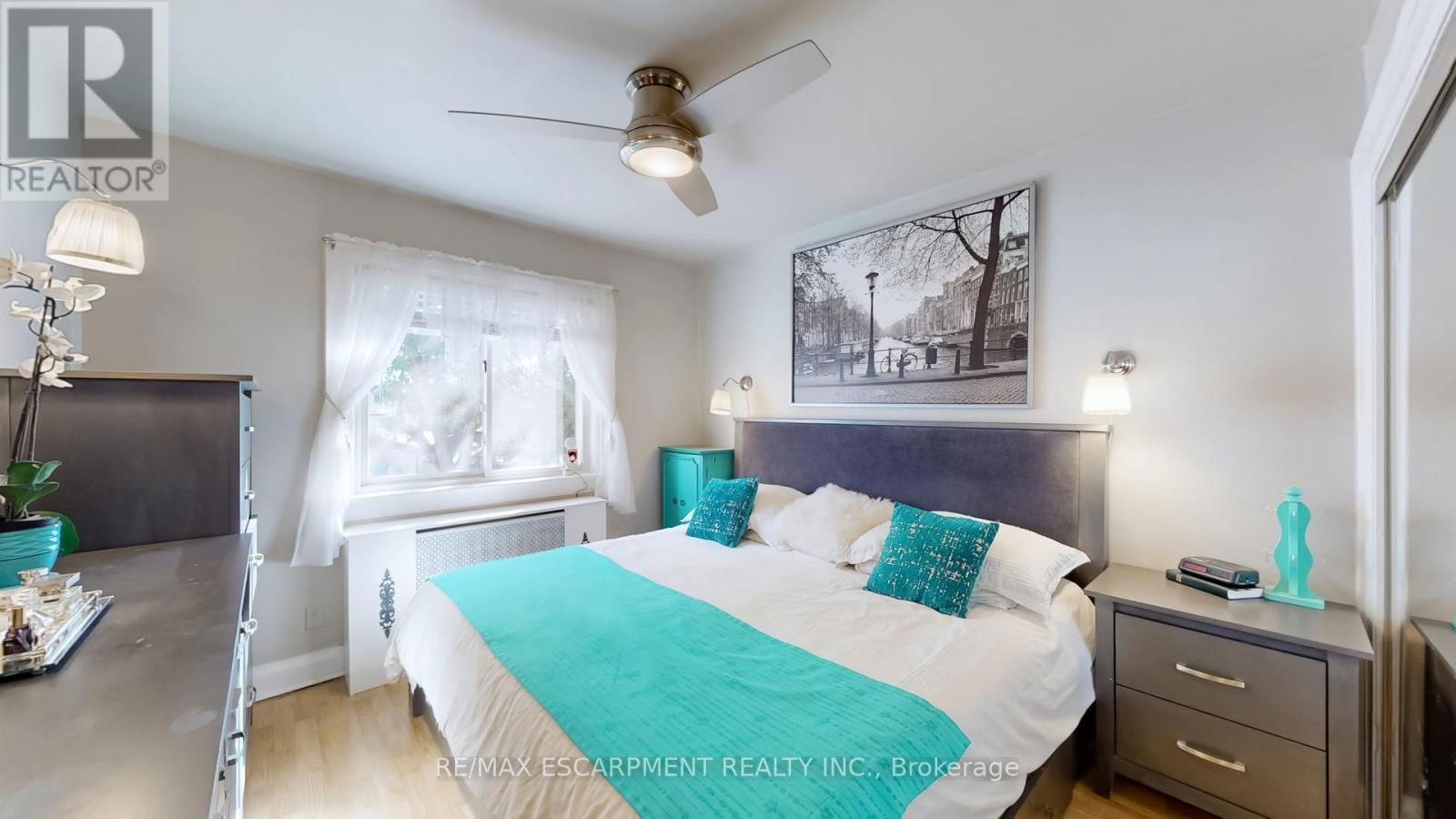 527 VICTORIA PARK AVENUE Image 18