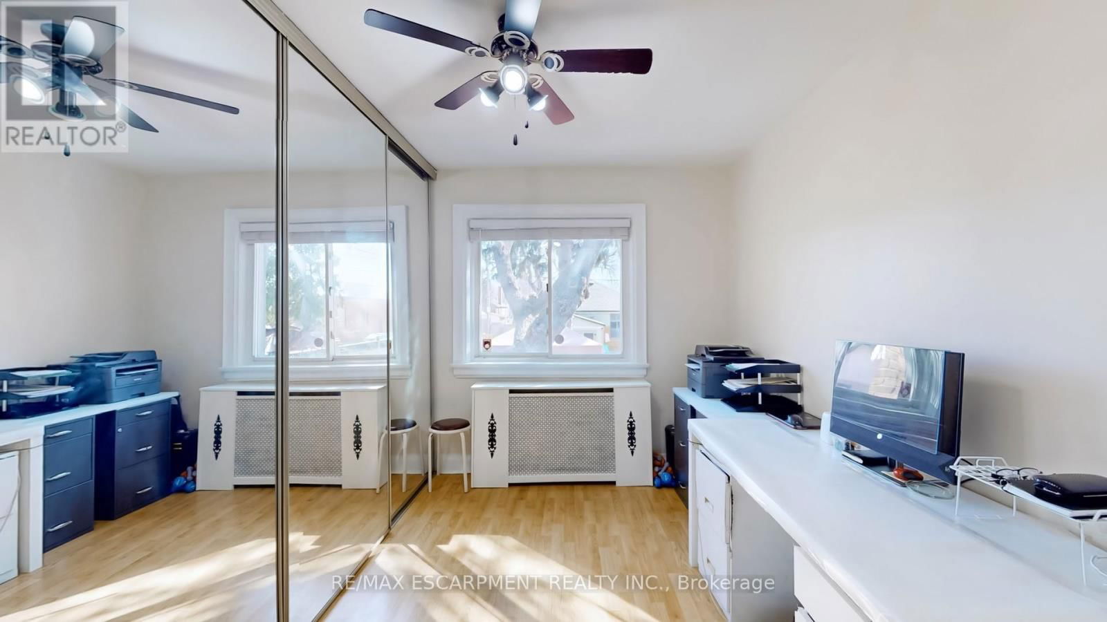 527 VICTORIA PARK AVENUE Image 19