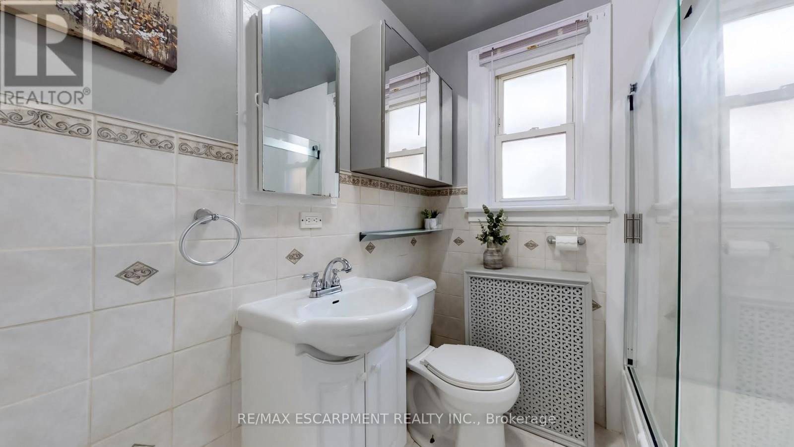 527 VICTORIA PARK AVENUE Image 22