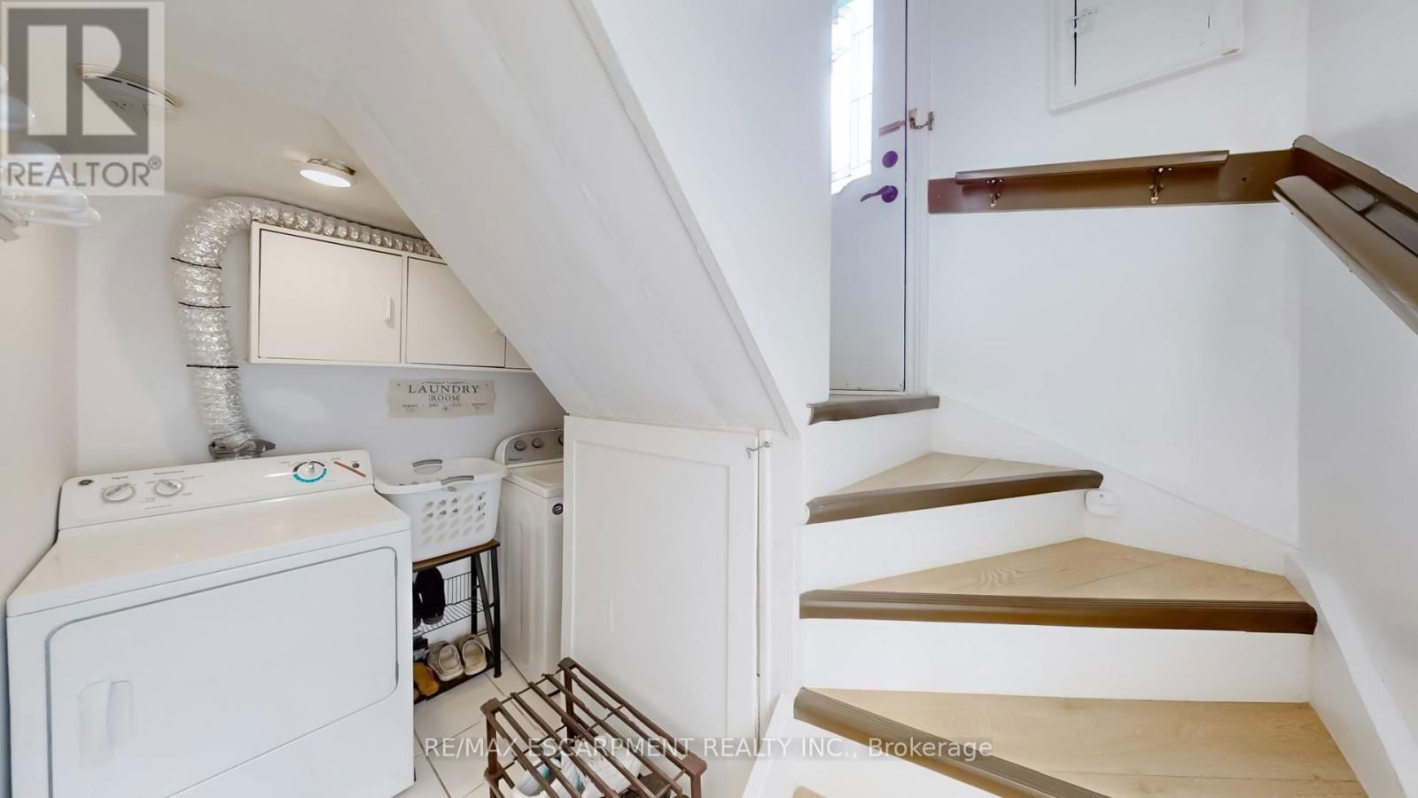 527 VICTORIA PARK AVENUE Image 26
