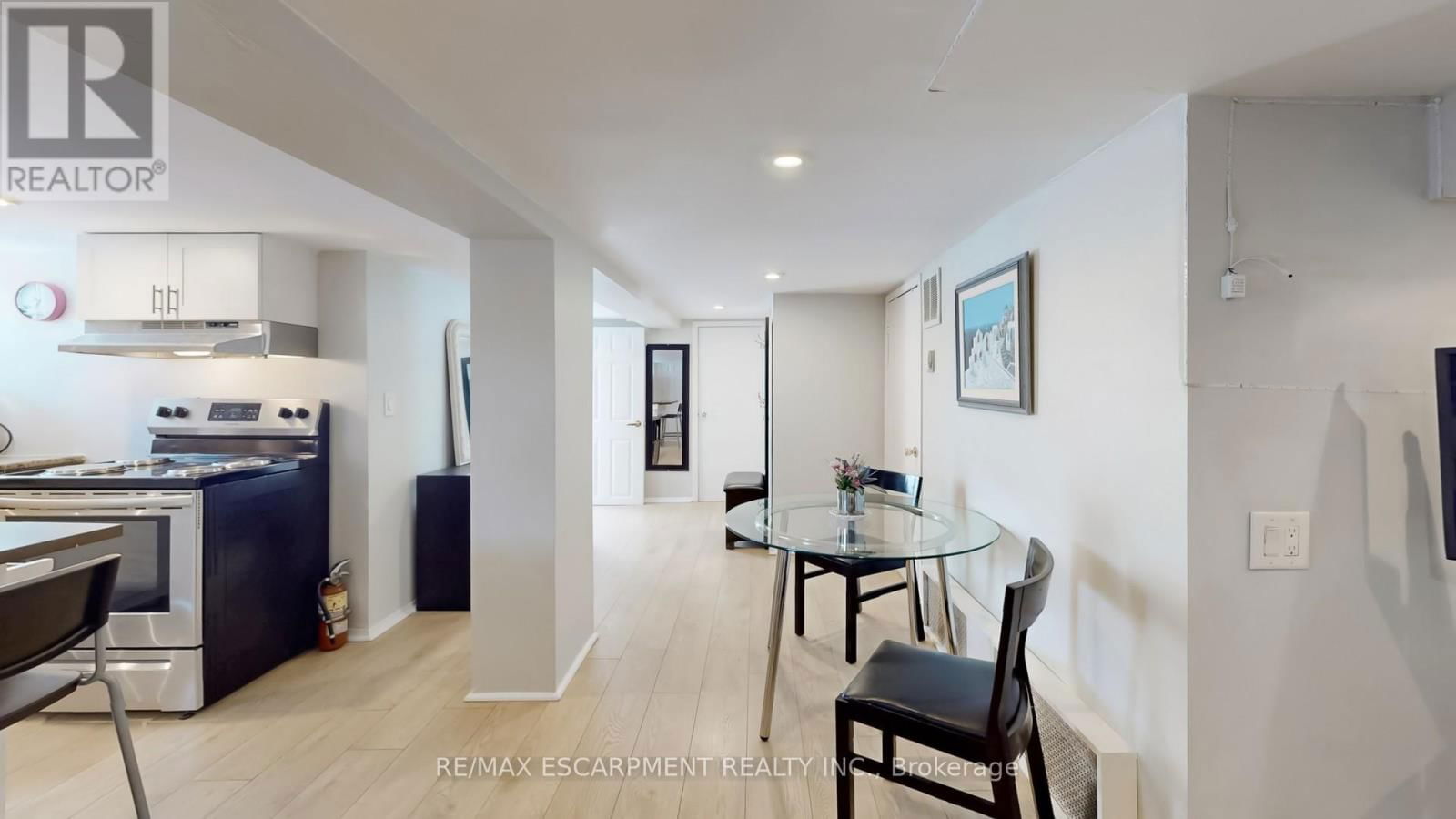 527 VICTORIA PARK AVENUE Image 28