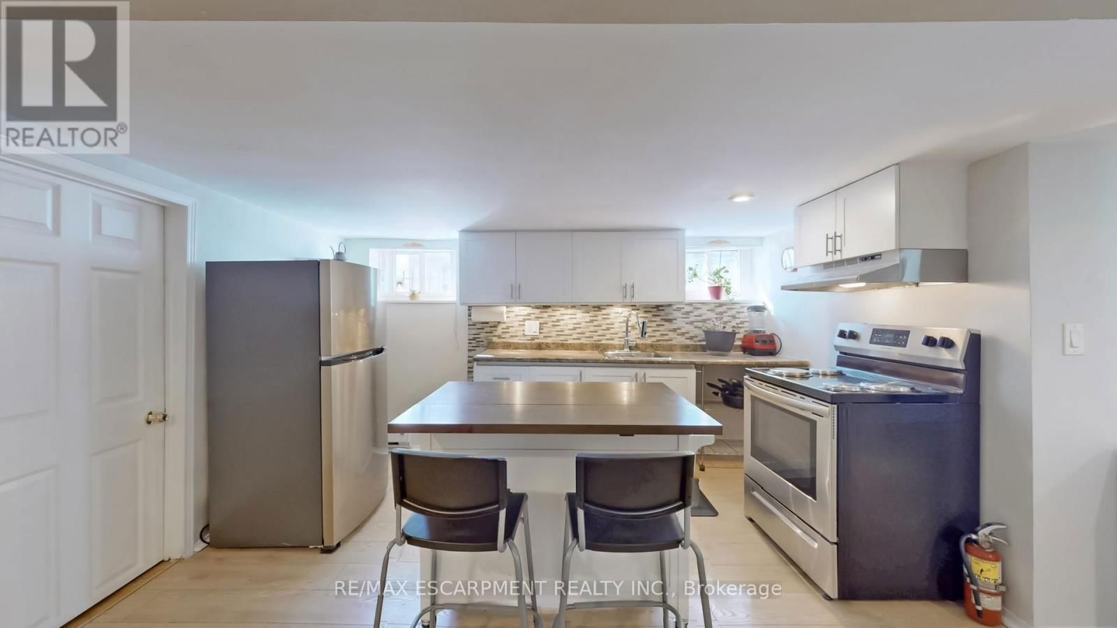 527 VICTORIA PARK AVENUE Image 29