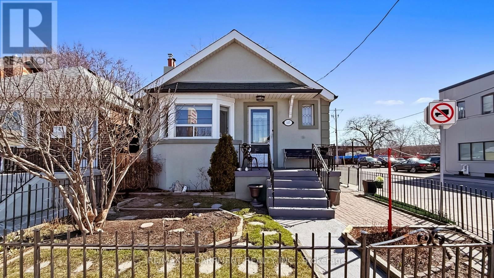 527 VICTORIA PARK AVENUE Image 3