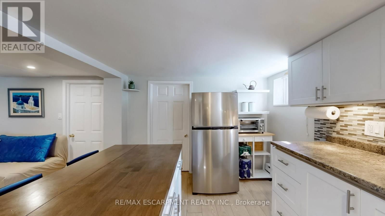 527 VICTORIA PARK AVENUE Image 30