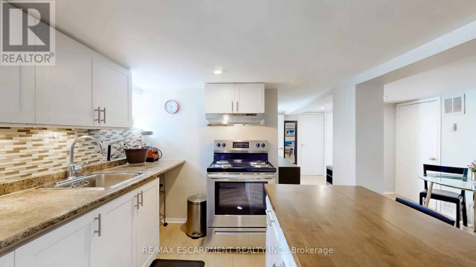 527 VICTORIA PARK AVENUE Image 31
