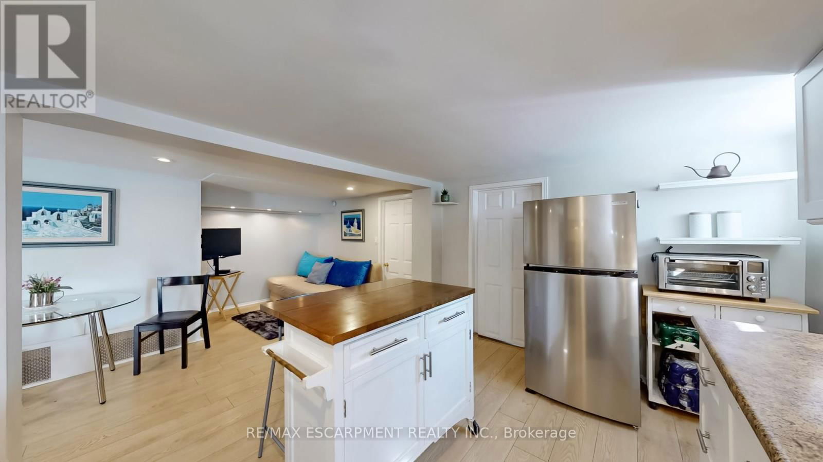 527 VICTORIA PARK AVENUE Image 32