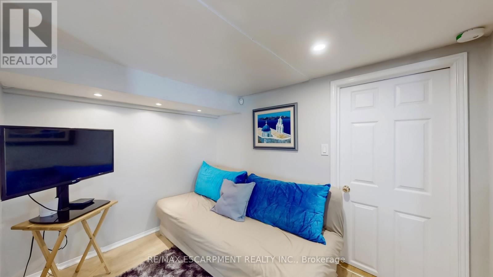 527 VICTORIA PARK AVENUE Image 33