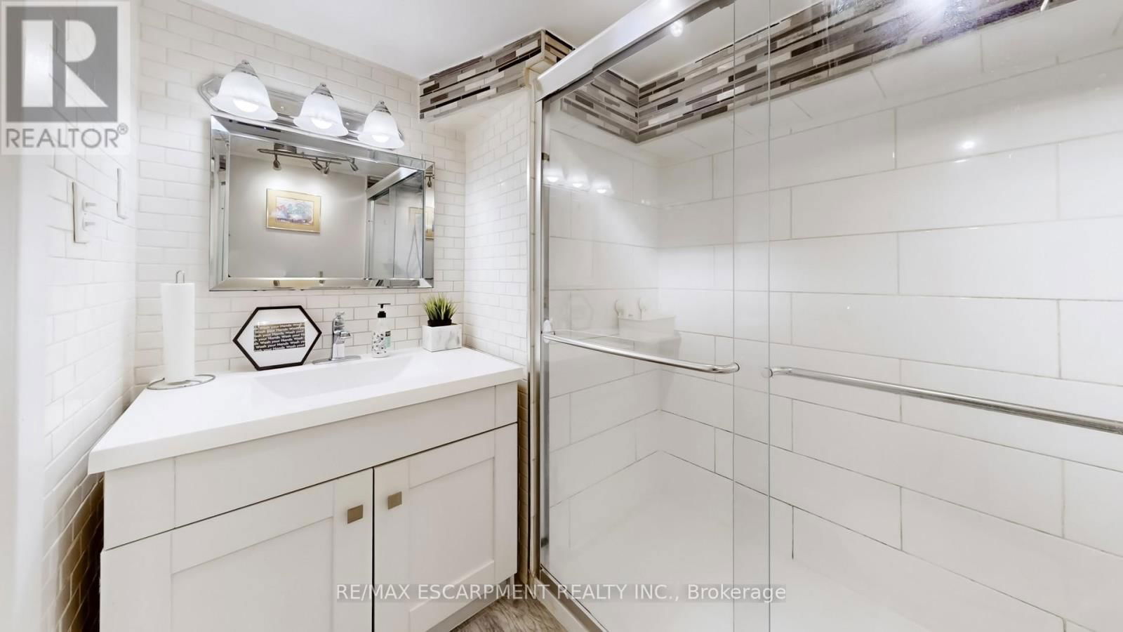 527 VICTORIA PARK AVENUE Image 35