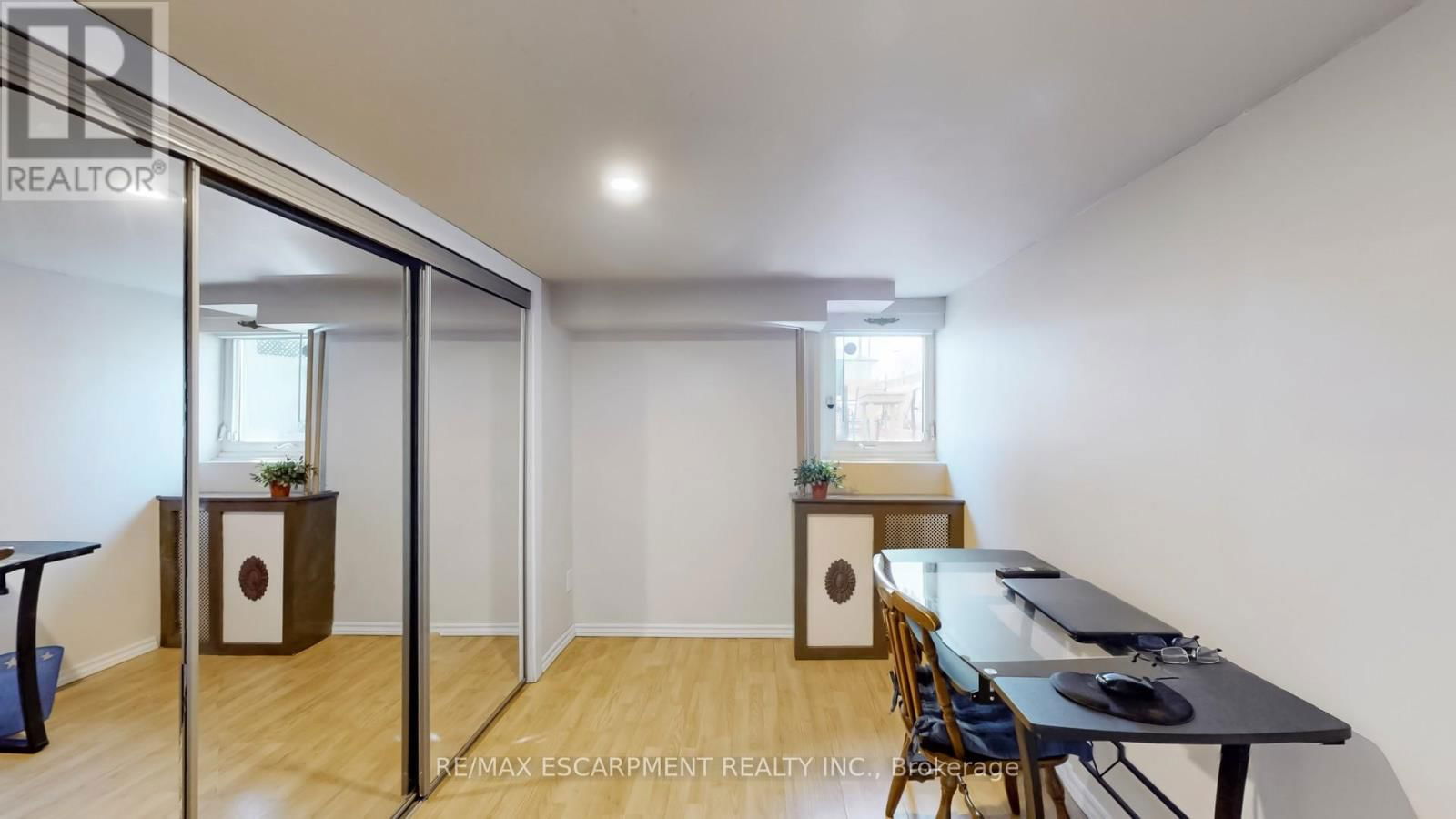527 VICTORIA PARK AVENUE Image 39