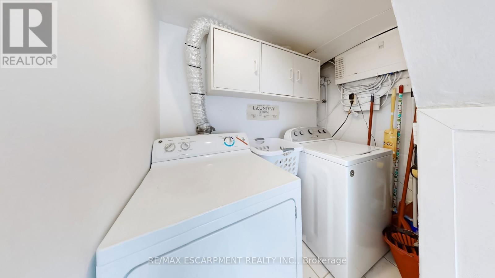 527 VICTORIA PARK AVENUE Image 40