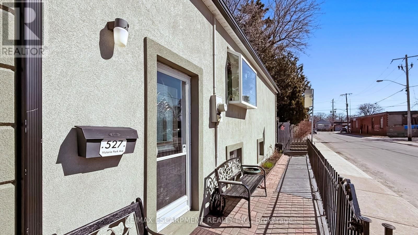 527 VICTORIA PARK AVENUE Image 41