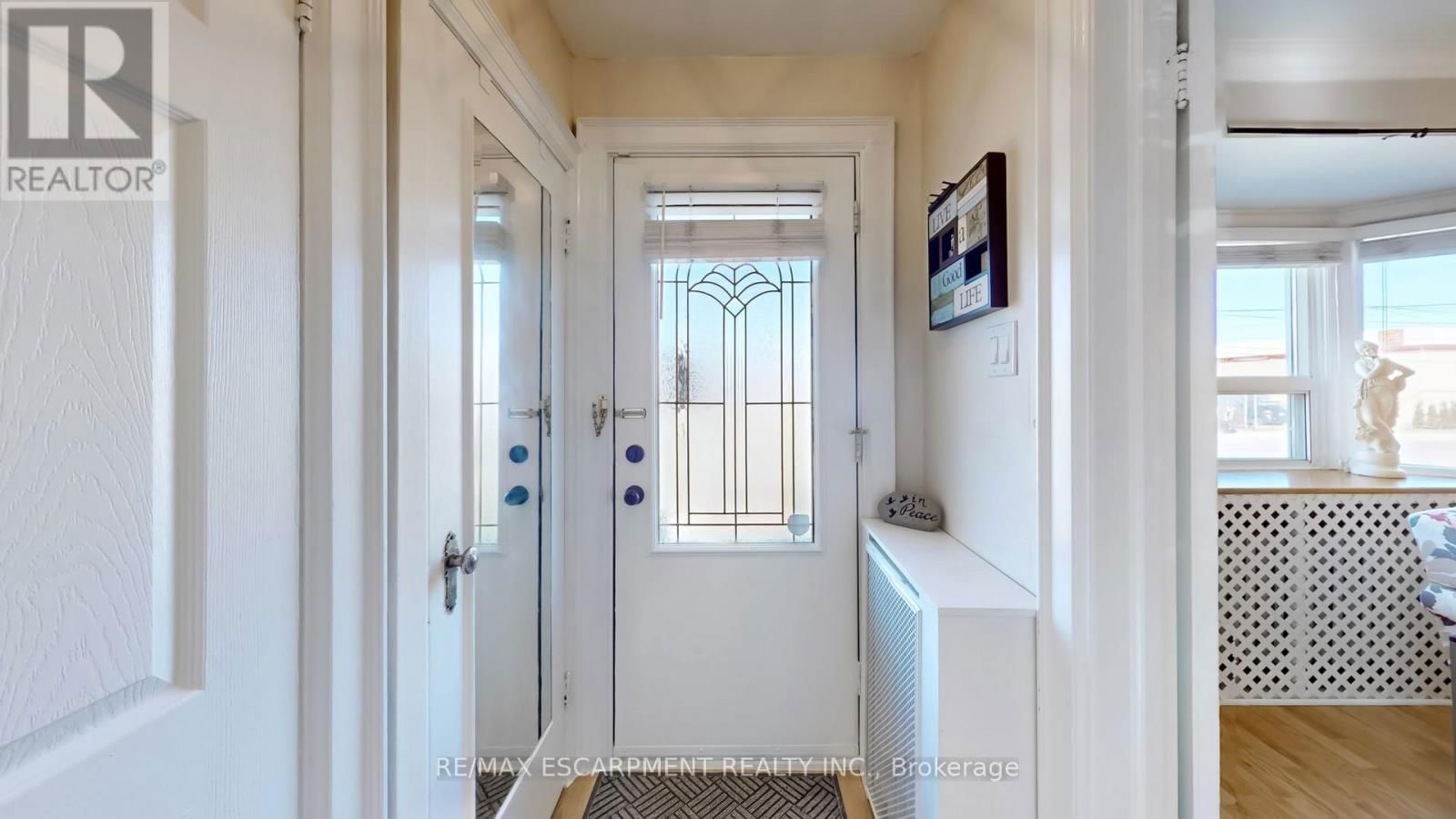 527 VICTORIA PARK AVENUE Image 8