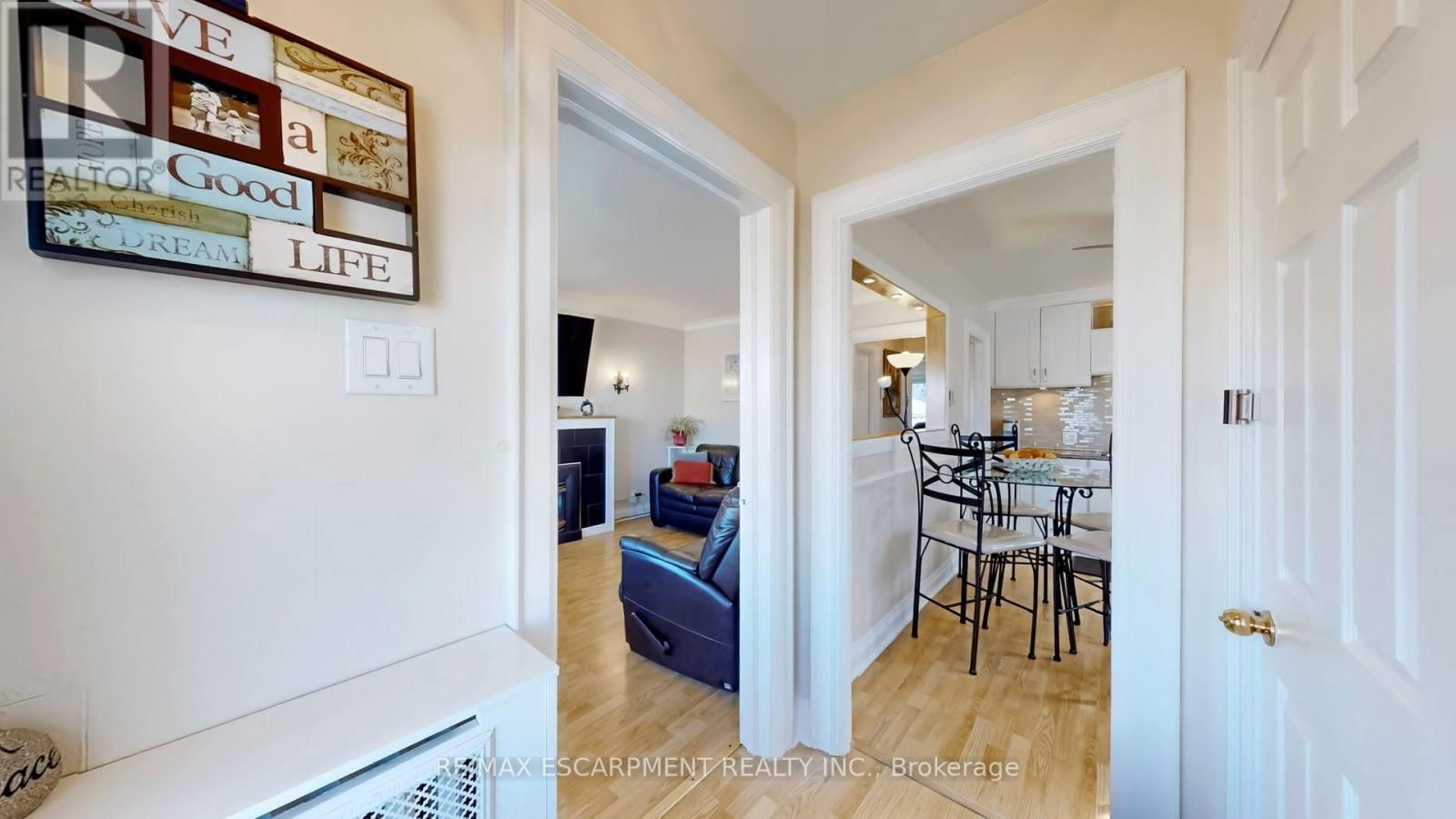 527 VICTORIA PARK AVENUE Image 9