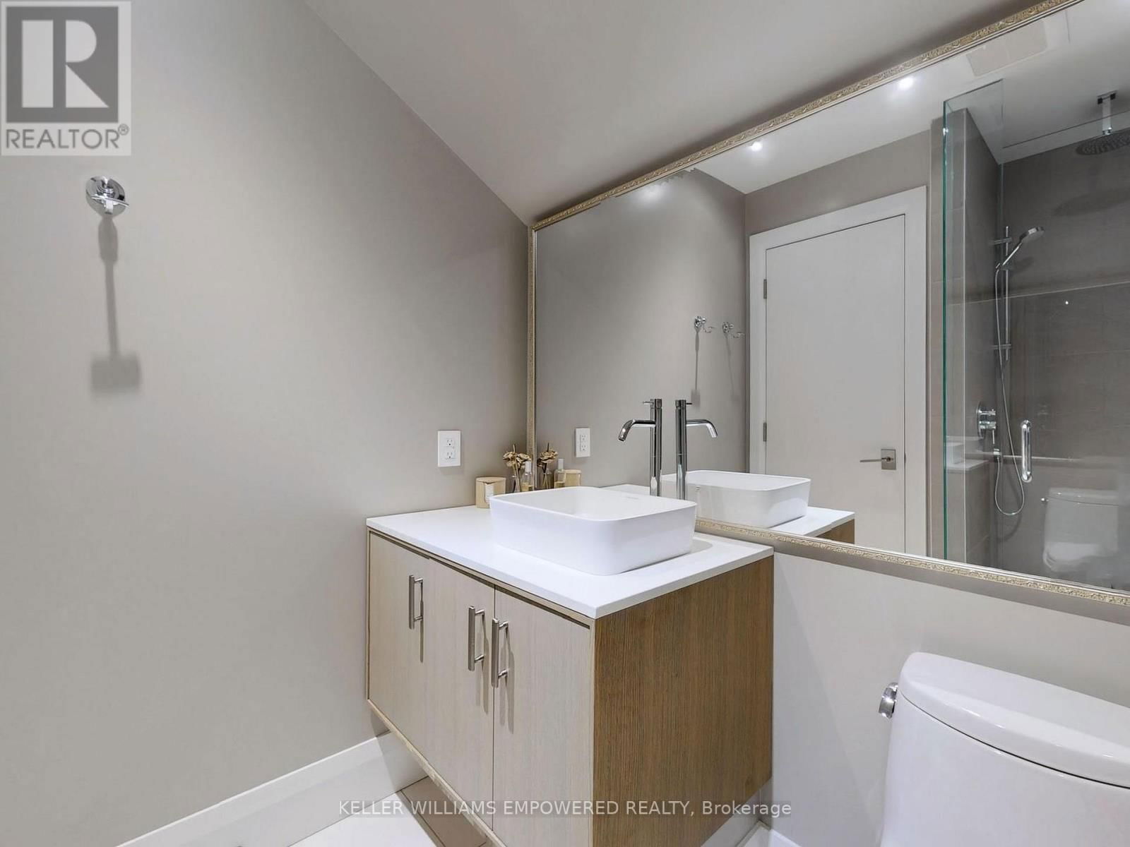 10 WEBSTER AVENUE Image 31