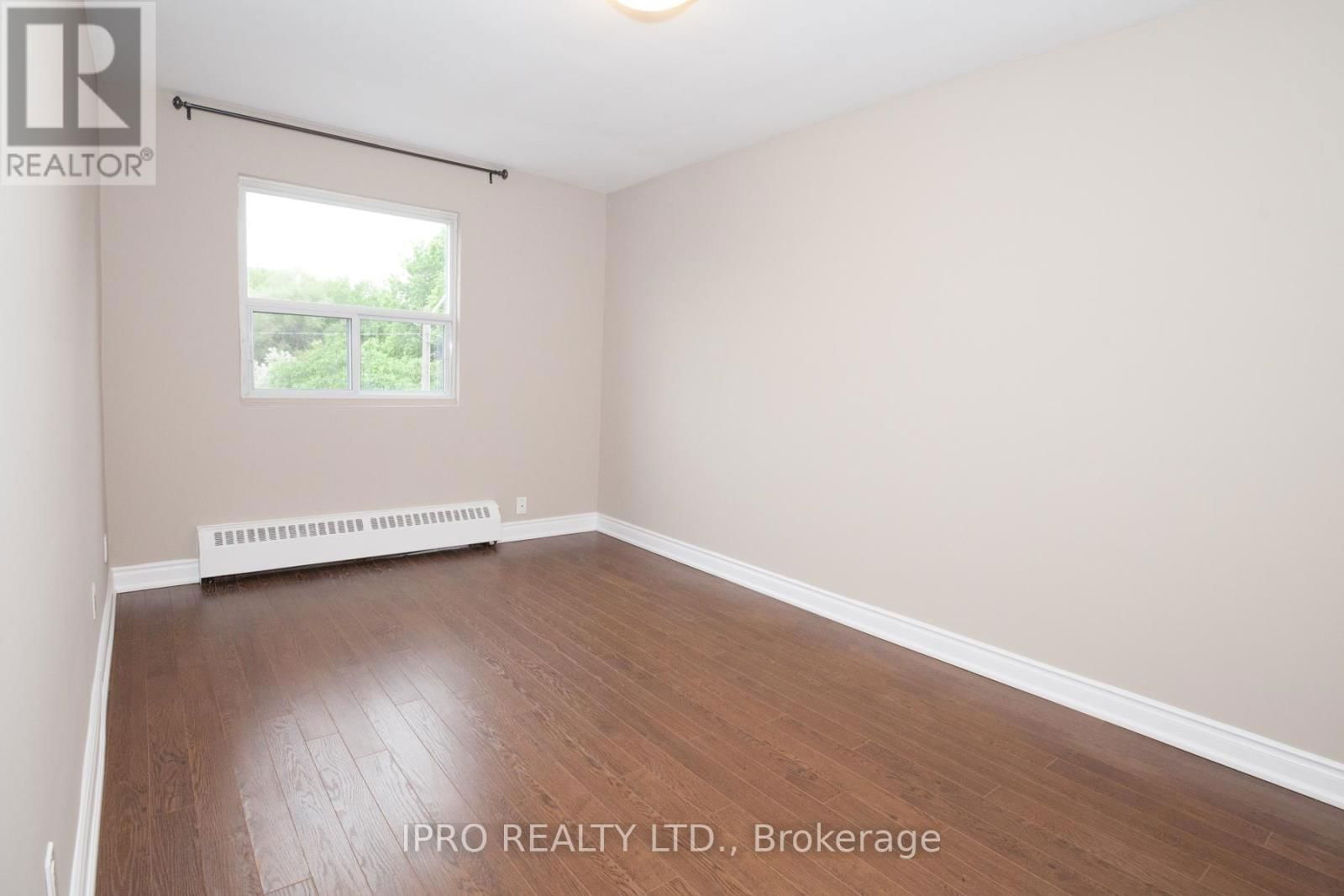 UPPER - B - 920 PAPE AVENUE Image 13
