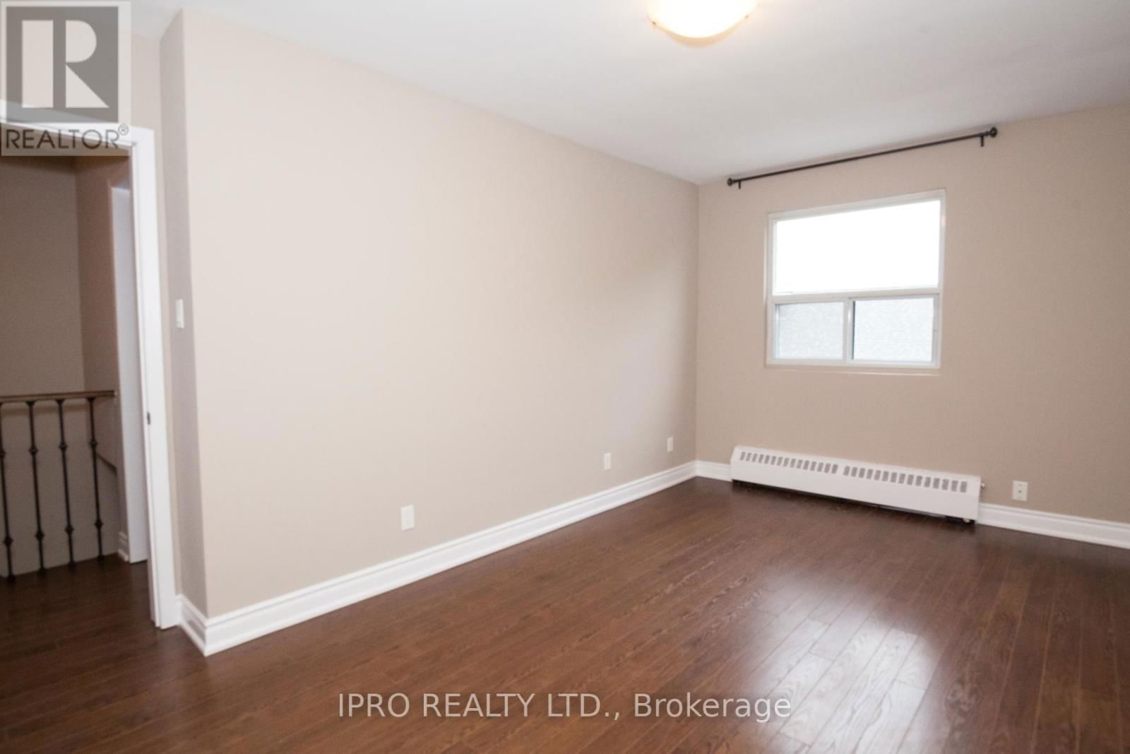 UPPER - B - 920 PAPE AVENUE Image 15