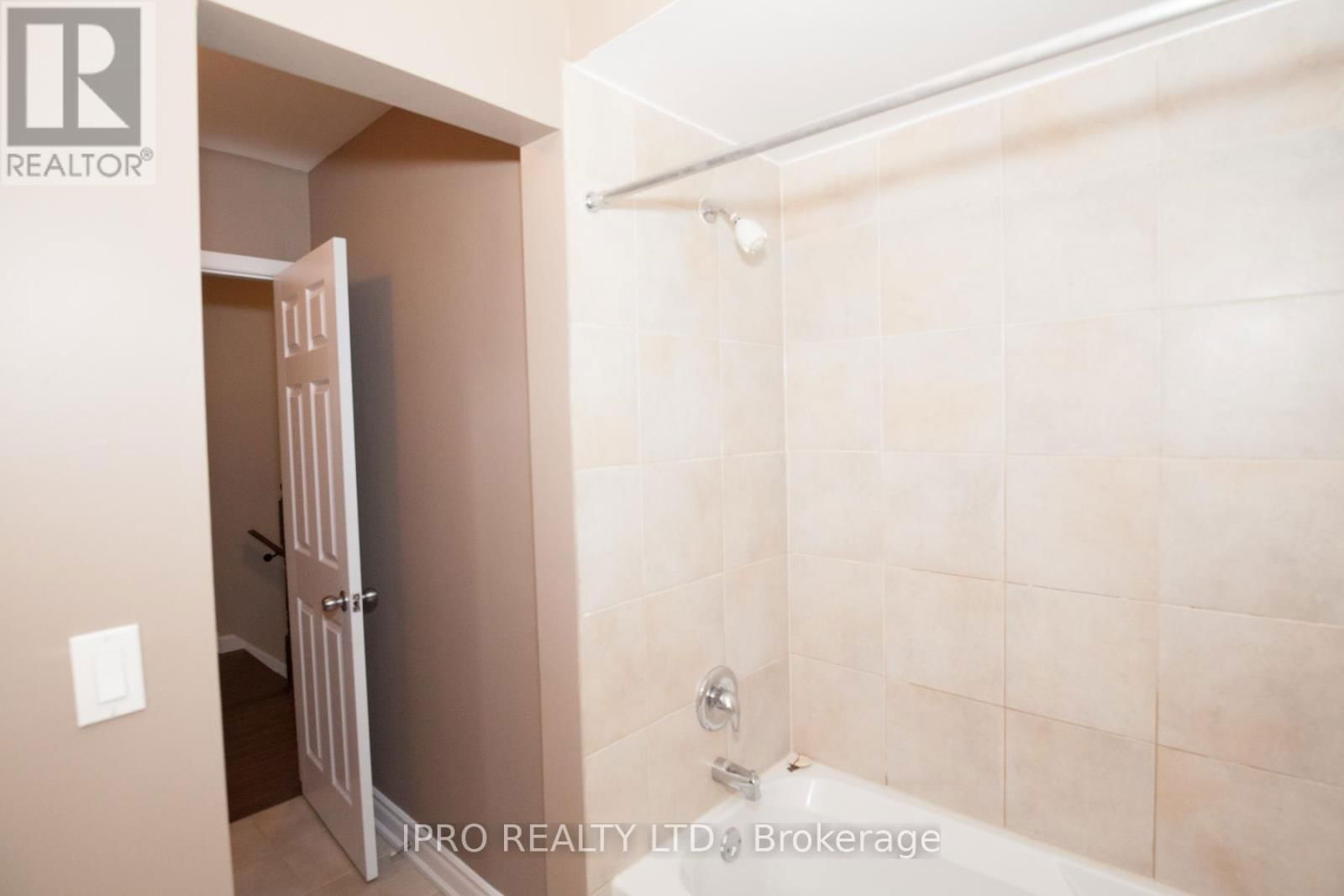 UPPER - B - 920 PAPE AVENUE Image 20