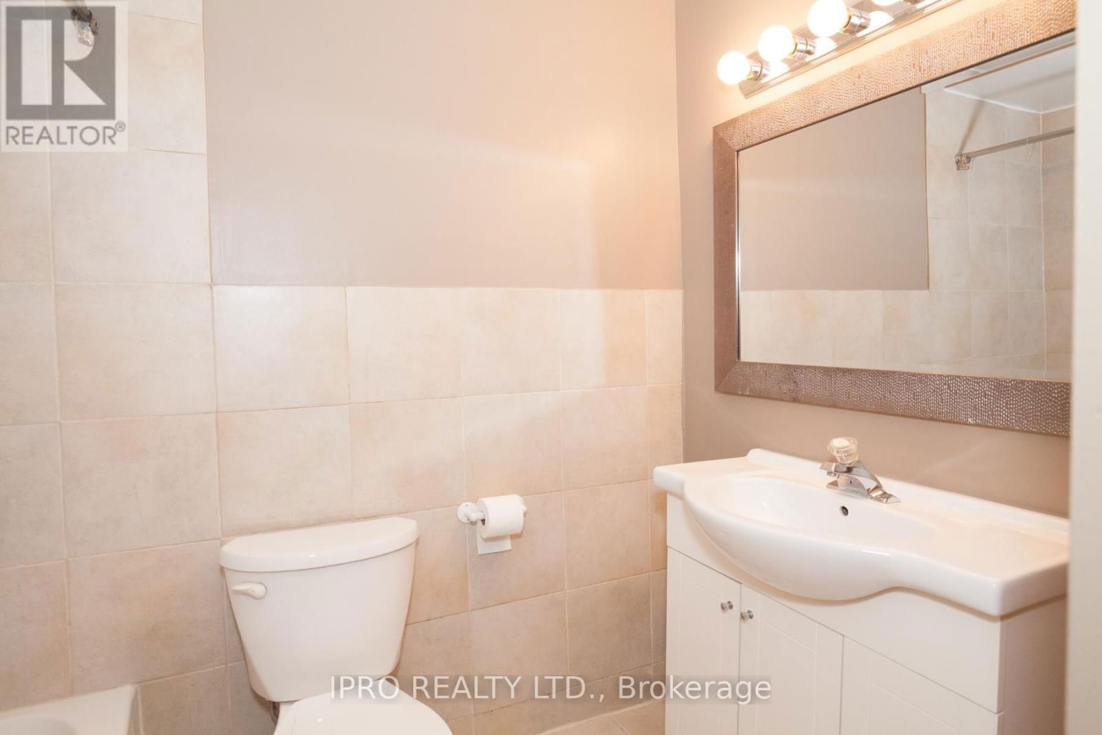 UPPER - B - 920 PAPE AVENUE Image 21