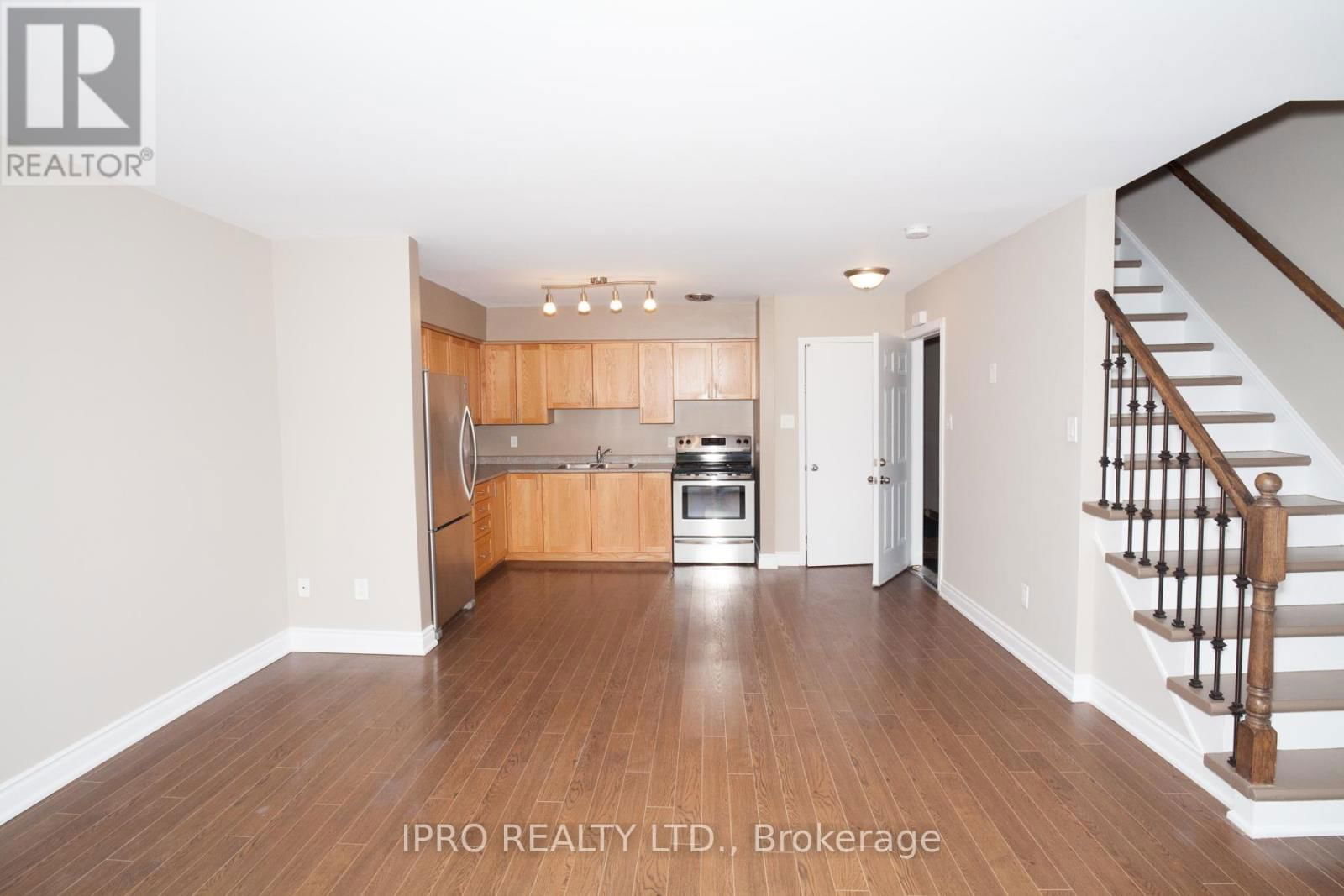 UPPER - B - 920 PAPE AVENUE Image 3
