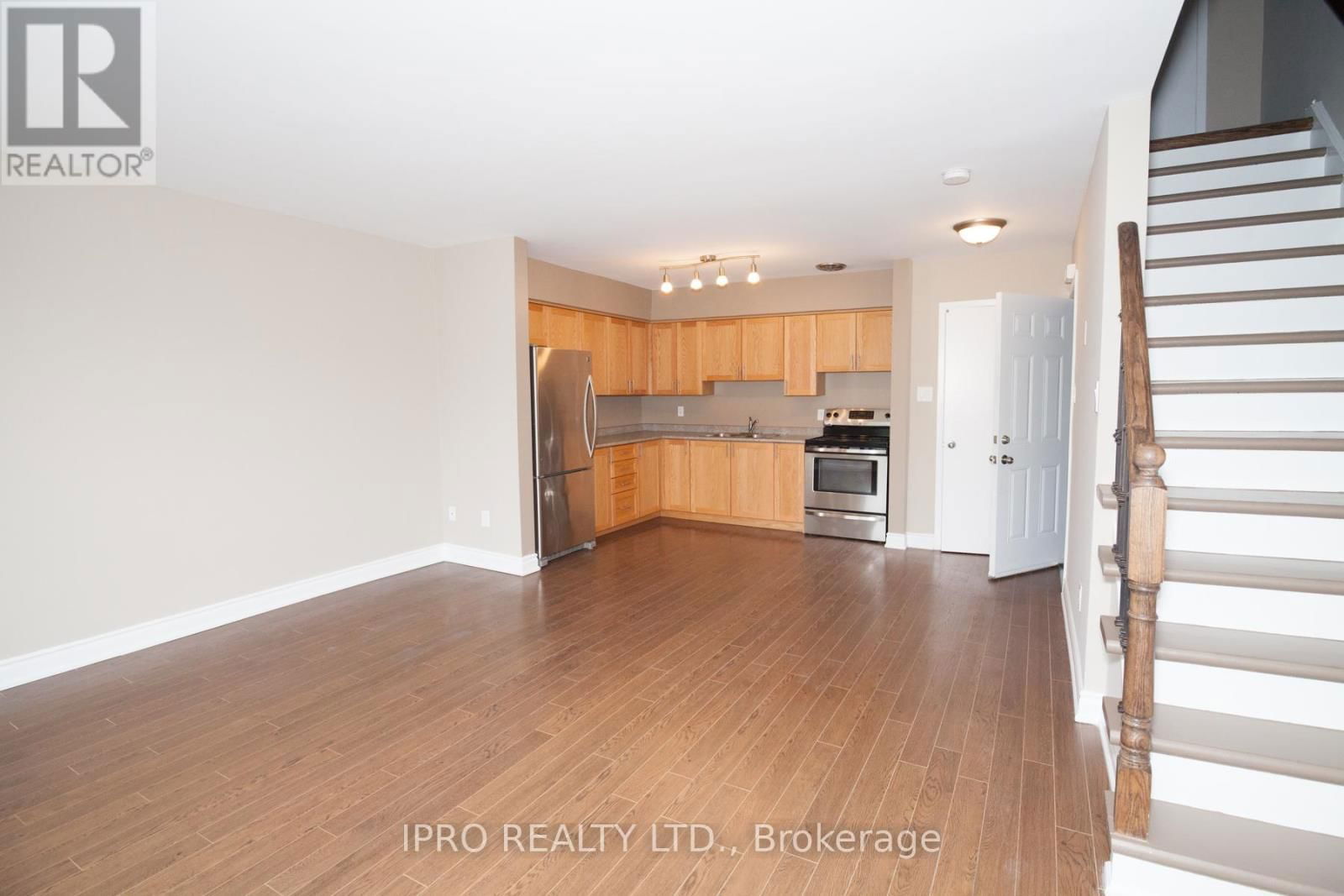 UPPER - B - 920 PAPE AVENUE Image 5