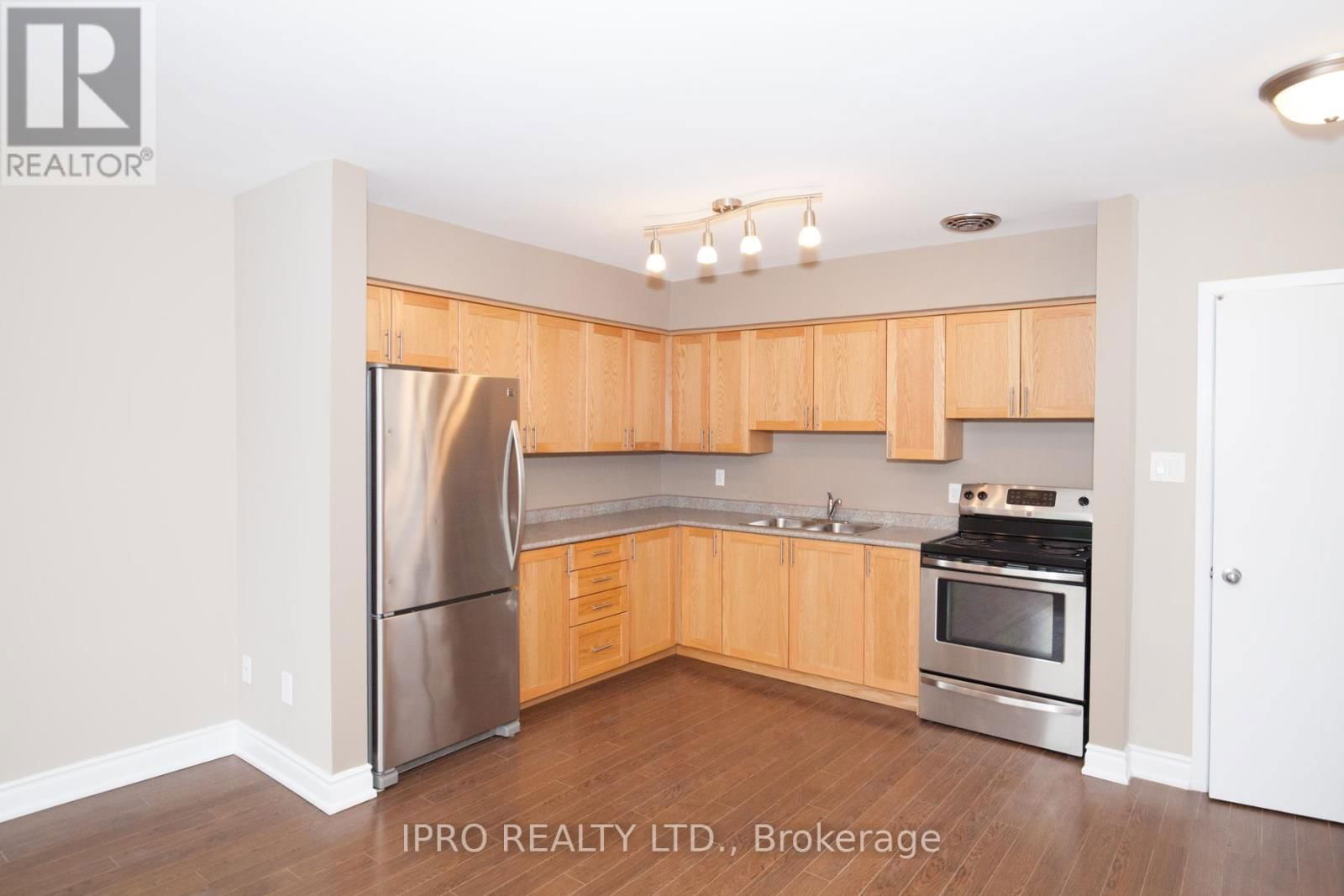 UPPER - B - 920 PAPE AVENUE Image 6