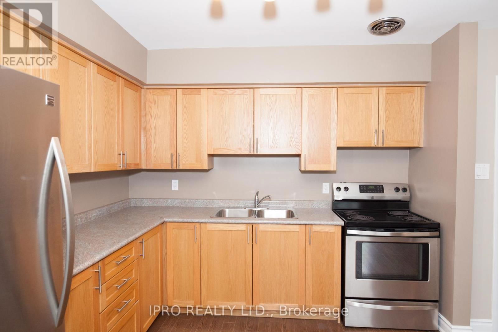 UPPER - B - 920 PAPE AVENUE Image 7