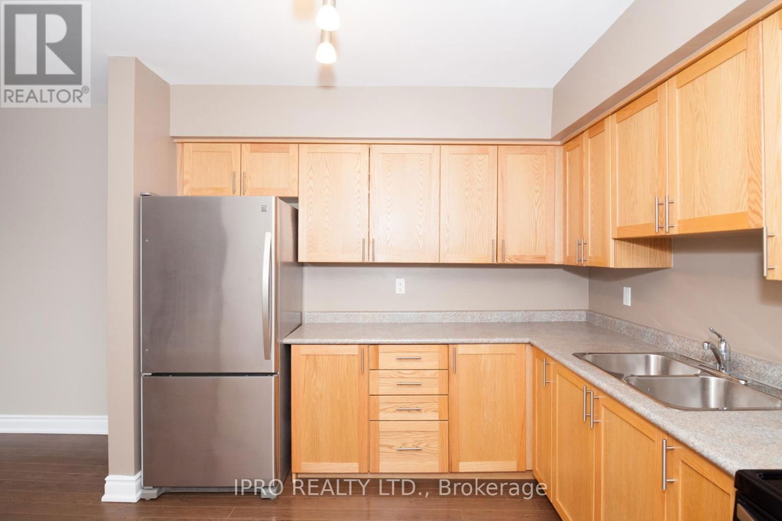 UPPER - B - 920 PAPE AVENUE Image 8