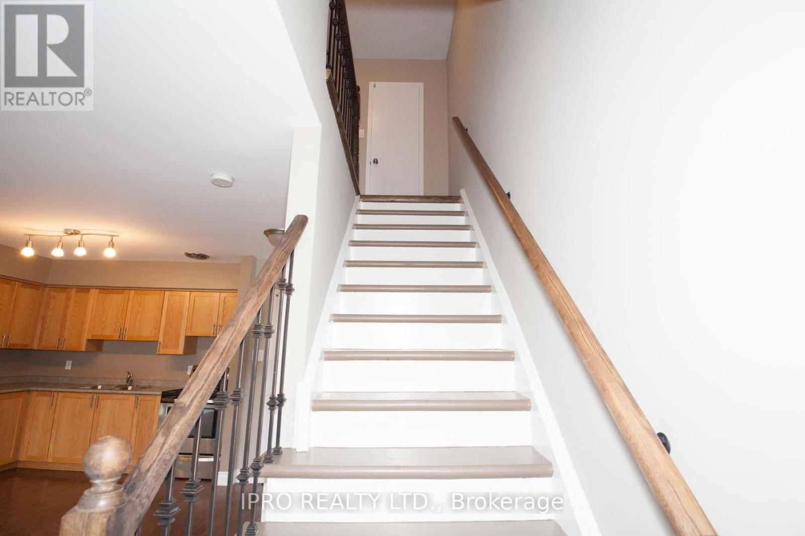 UPPER - B - 920 PAPE AVENUE Image 9